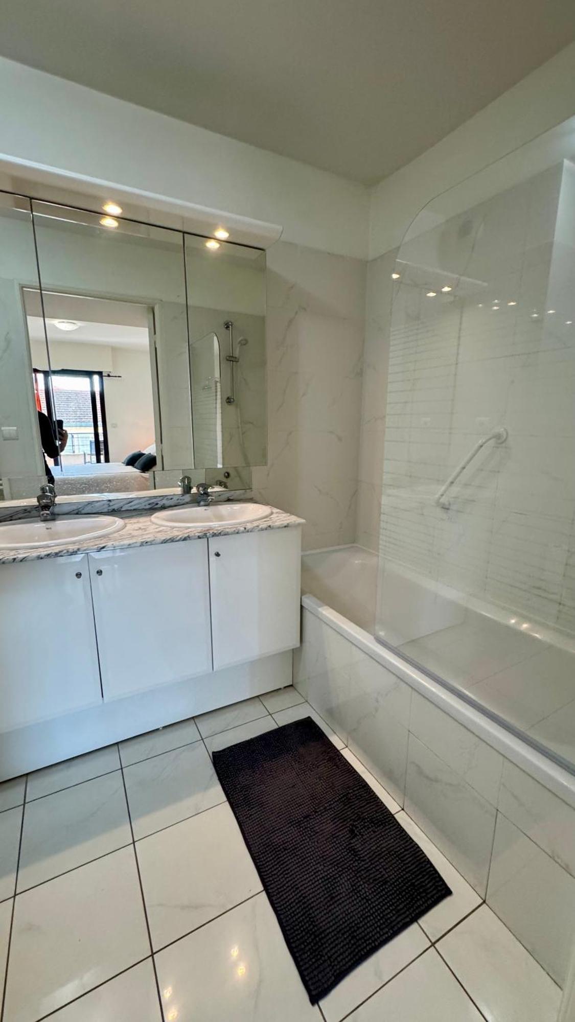Spacious Luxury Apt, 12 Min Walk To Croisette Beach And Conf Centre カンヌ エクステリア 写真