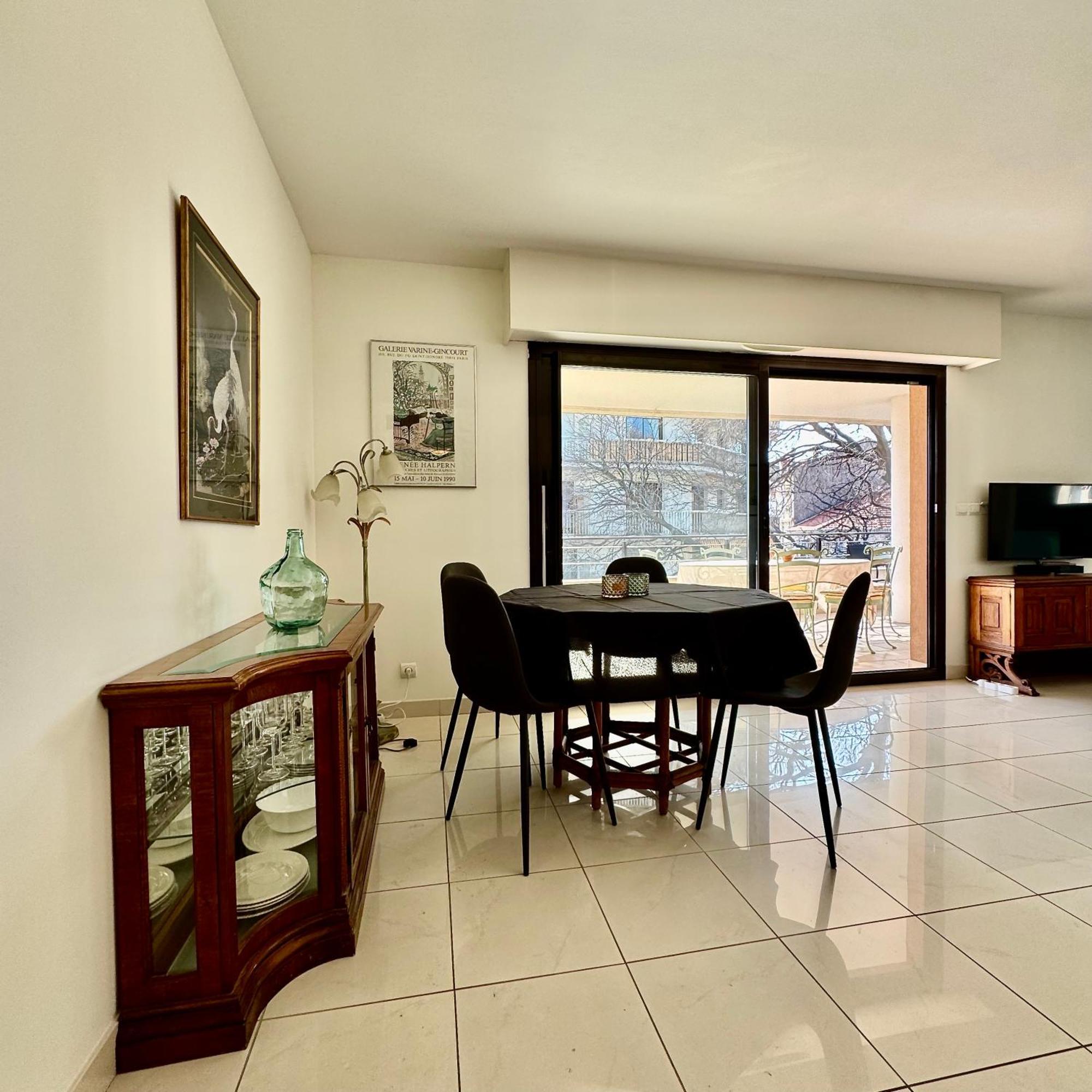 Spacious Luxury Apt, 12 Min Walk To Croisette Beach And Conf Centre カンヌ エクステリア 写真